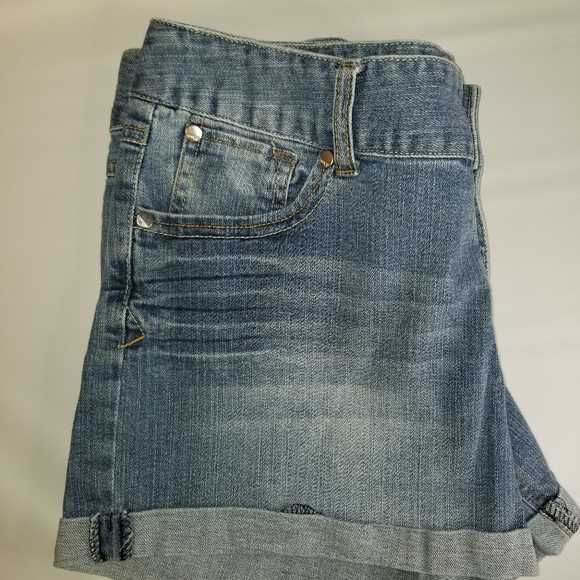 Express jean shorts - Picture 3 of 15